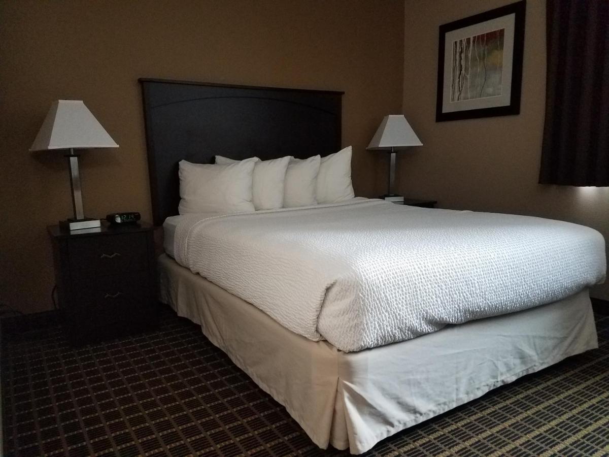 Americas Best Value Inn and Suites Bismarck — photo 19