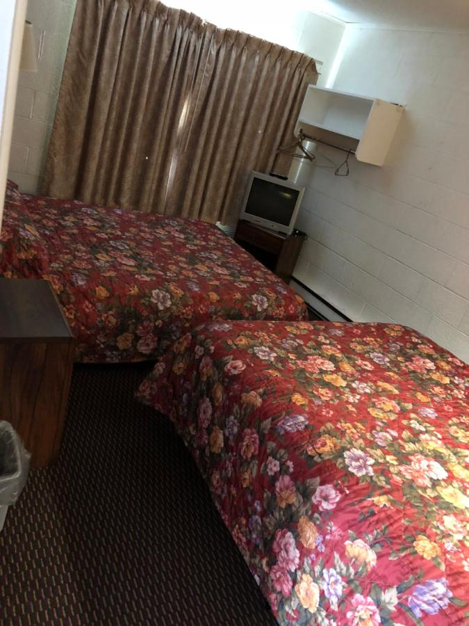 Sun 'n Snow Motel — photo 20