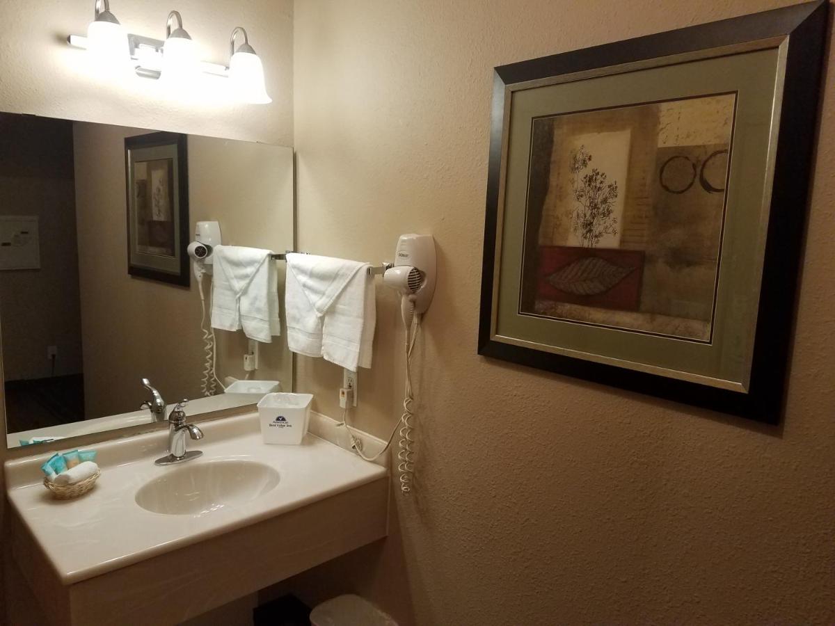 Americas Best Value Inn and Suites Bismarck — photo 22