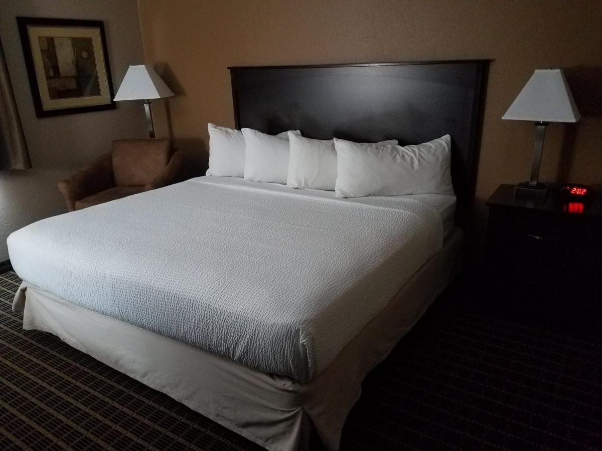 Americas Best Value Inn and Suites Bismarck — photo 21