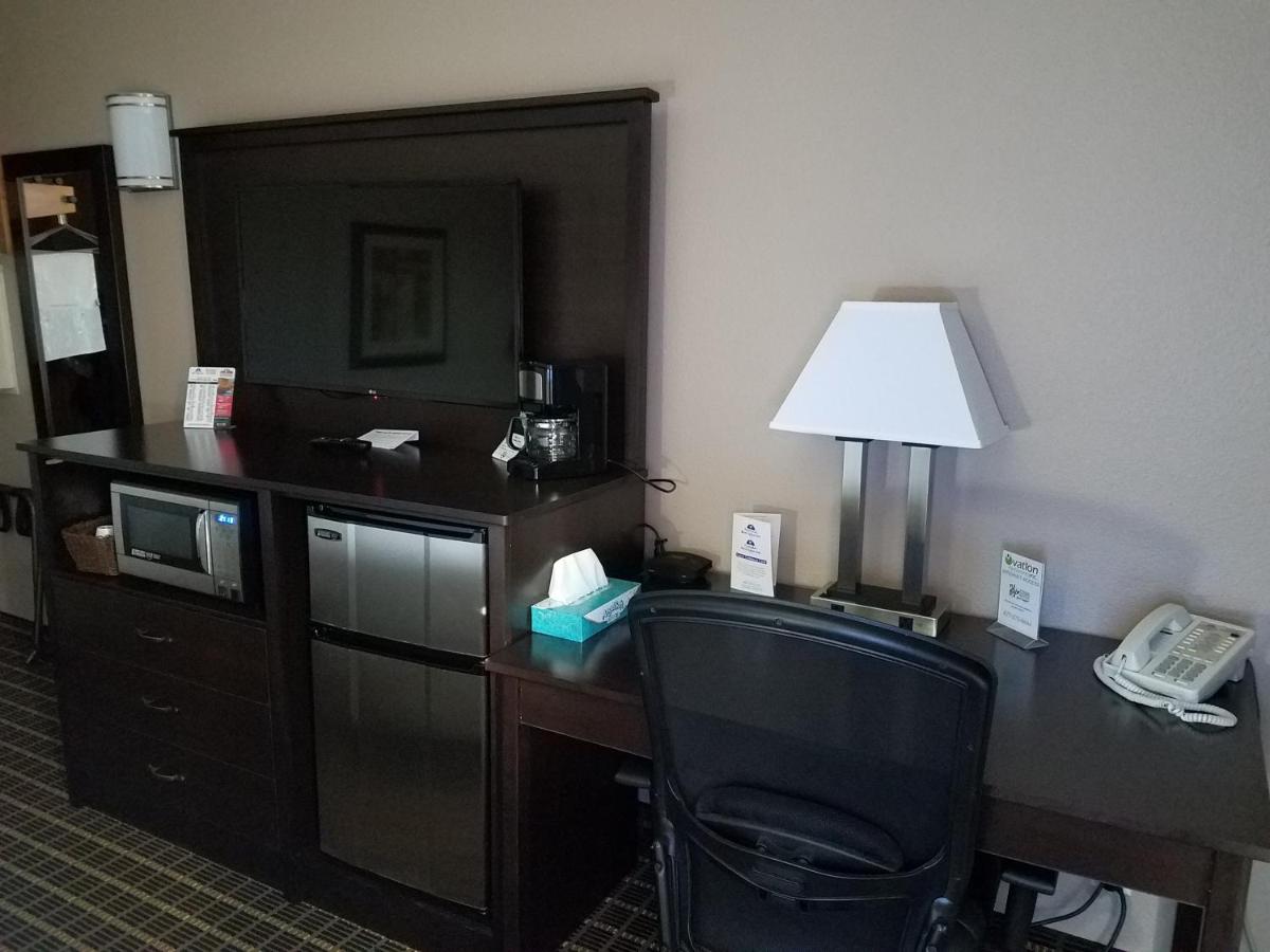 Americas Best Value Inn and Suites Bismarck — photo 20