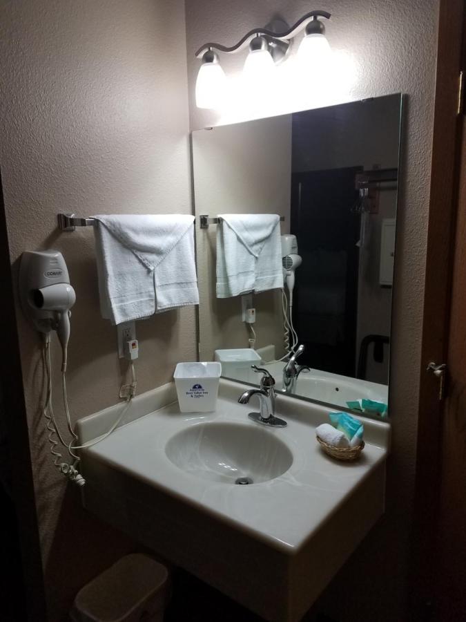 Americas Best Value Inn and Suites Bismarck — photo 14