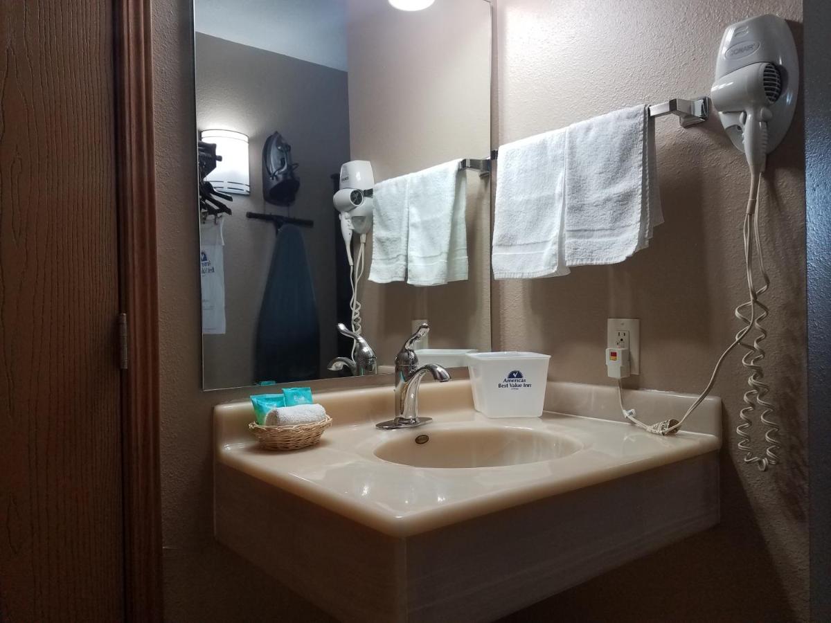 Americas Best Value Inn and Suites Bismarck — photo 15