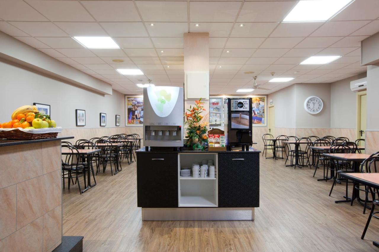 Hostal Barcelona - 4