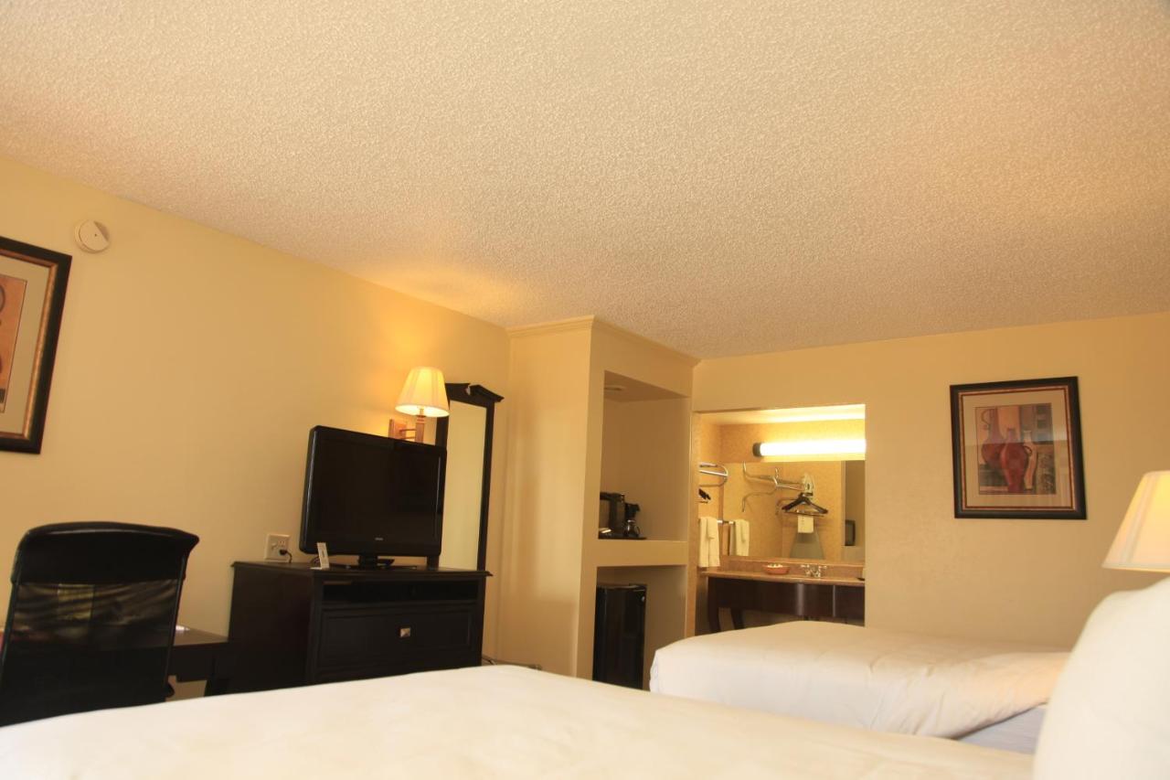 Midland Plaza Hotel — photo 21