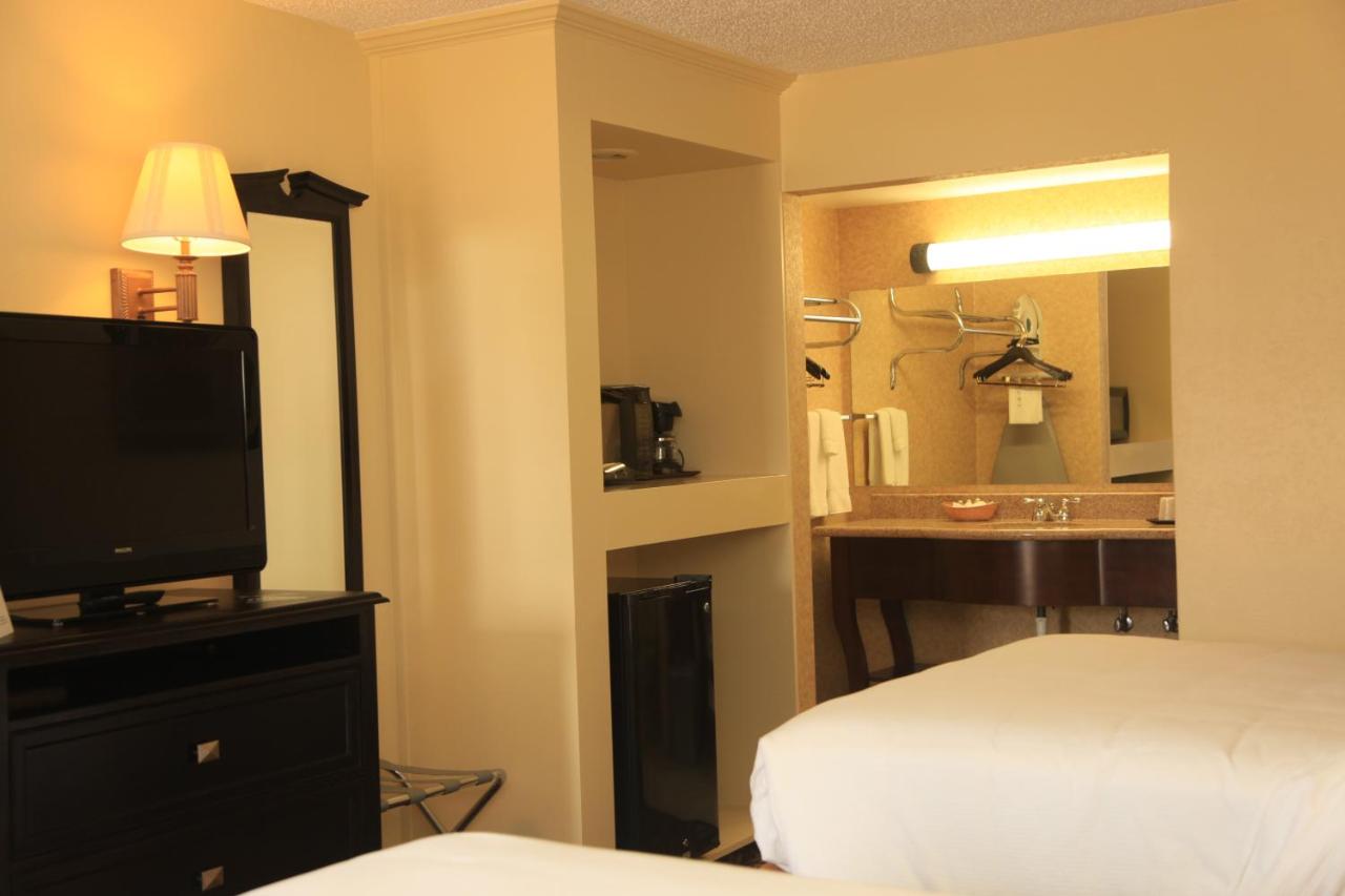 Midland Plaza Hotel — photo 22