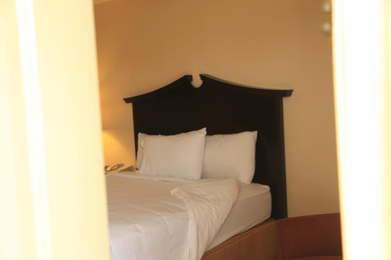 Midland Plaza Hotel — photo 9