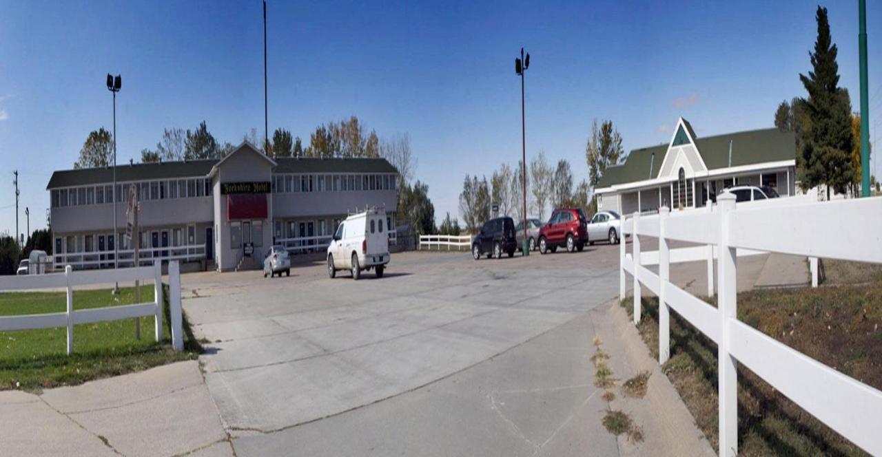 Y Motel & Mom's Pit Stop — photo 7