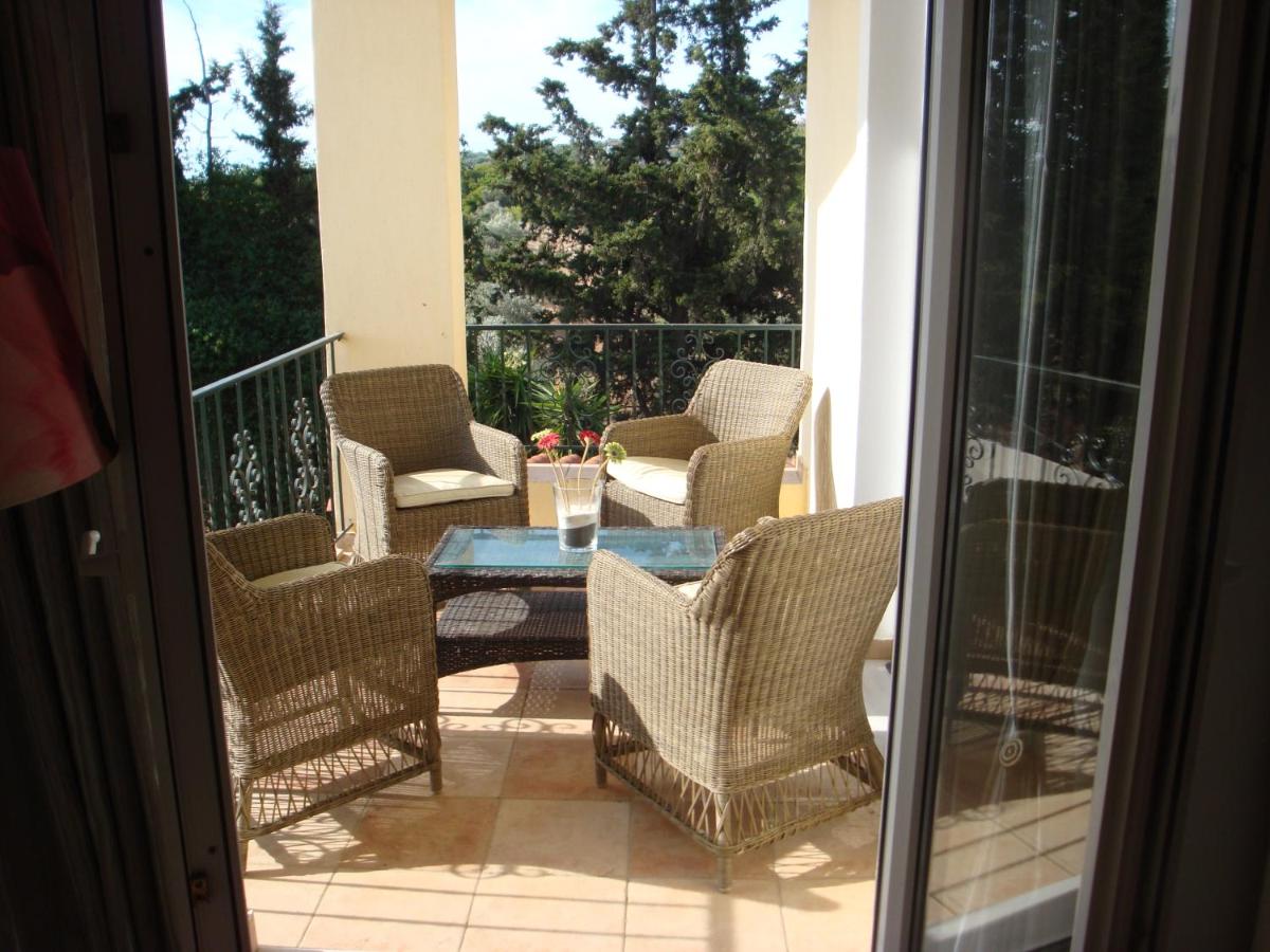 Apartment Countryside flat next to airport/Rafina port, Greece - Booking.com