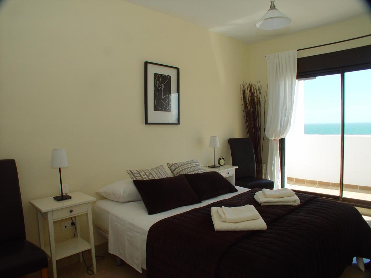 Apartment Penthouse, Alcaidesa, Spain - Booking.com