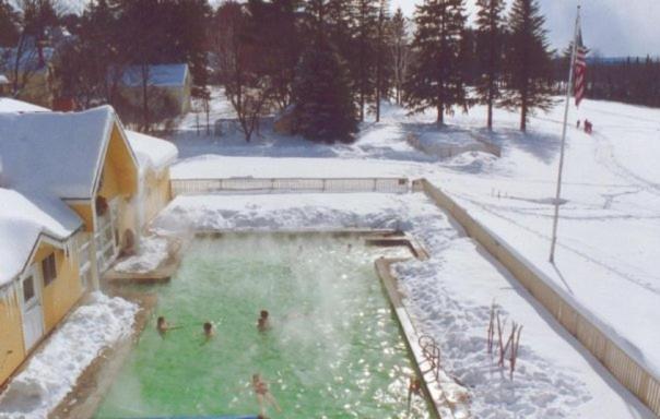 Heated swimming pool: The Bethel Inn Resort