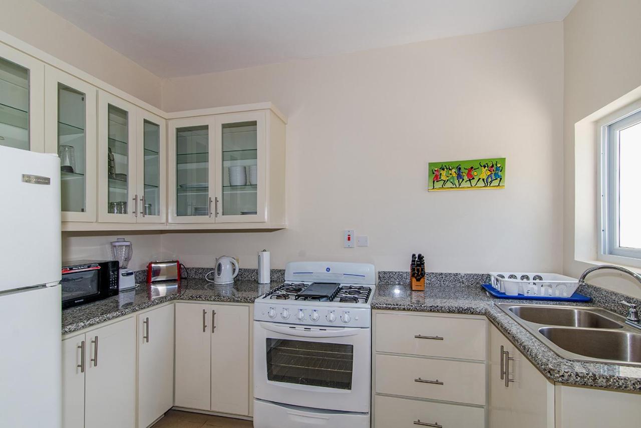 Family Complex beside Beach w/Pool Montego Bay #2 - 4