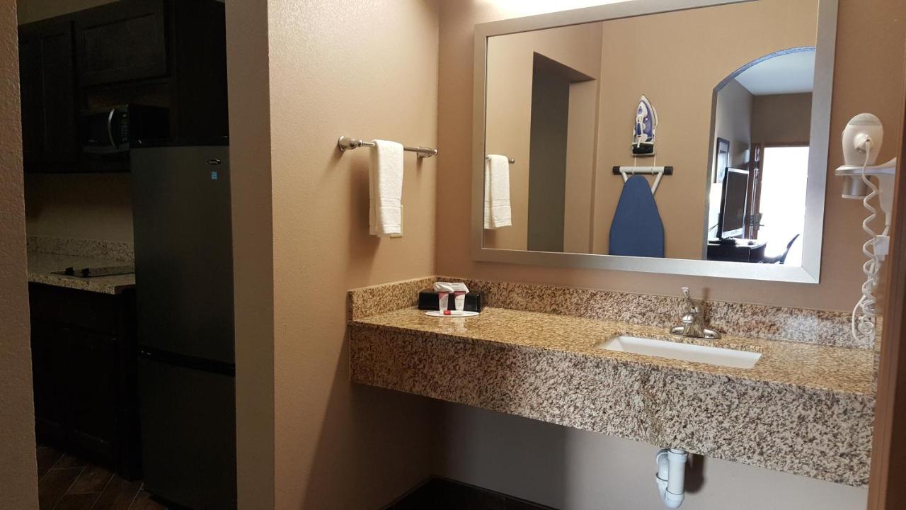 Executive inn and suites — photo 13