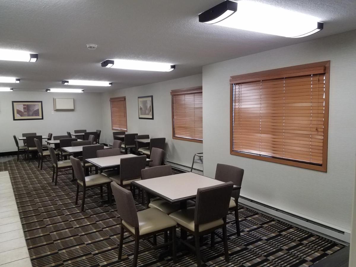 Americas Best Value Inn and Suites Bismarck — photo 7
