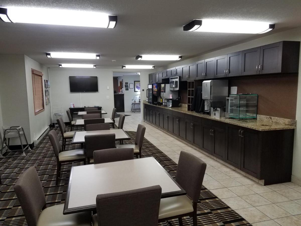 Americas Best Value Inn and Suites Bismarck — photo 13