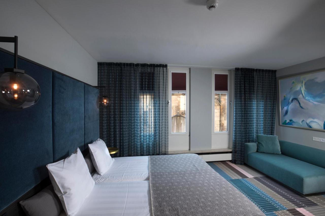 Een bed of bedden in een kamer bij Derlon Hotel Maastricht
