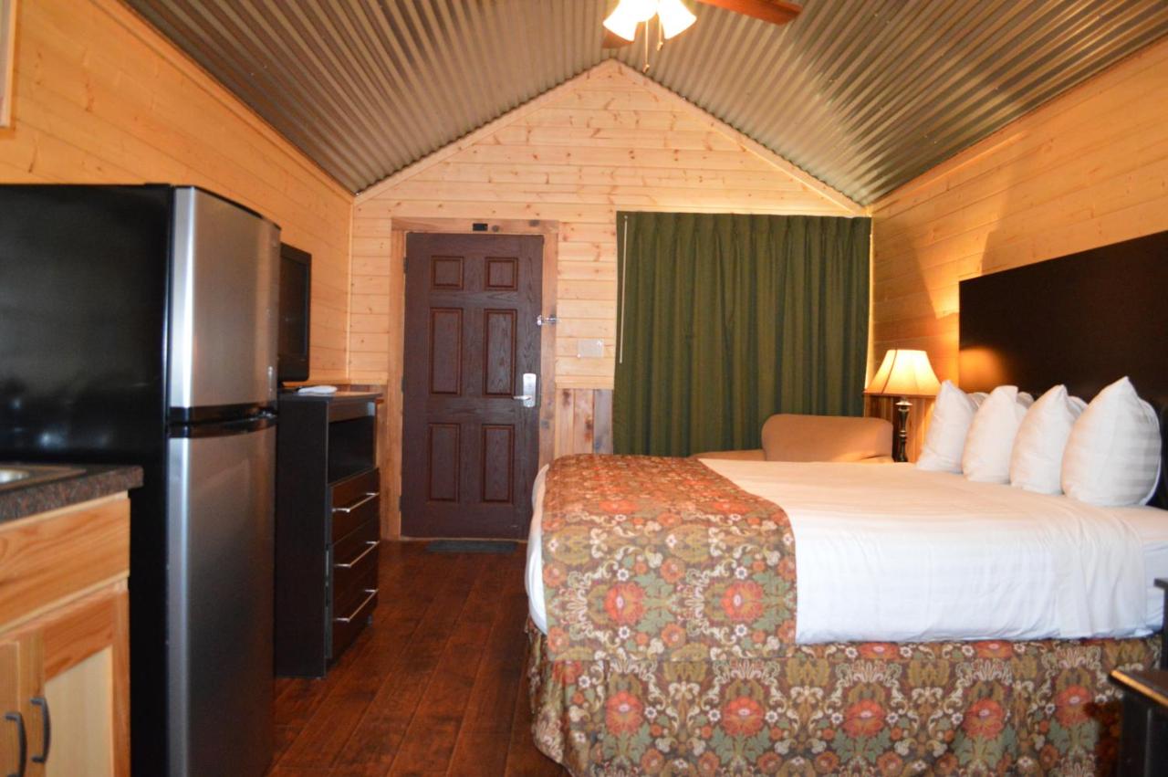 lone star lodge — photo 2