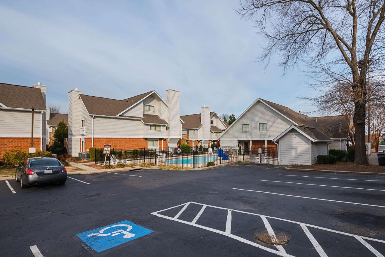 Image: Studio 6 Extended Stay - Greensboro, NC