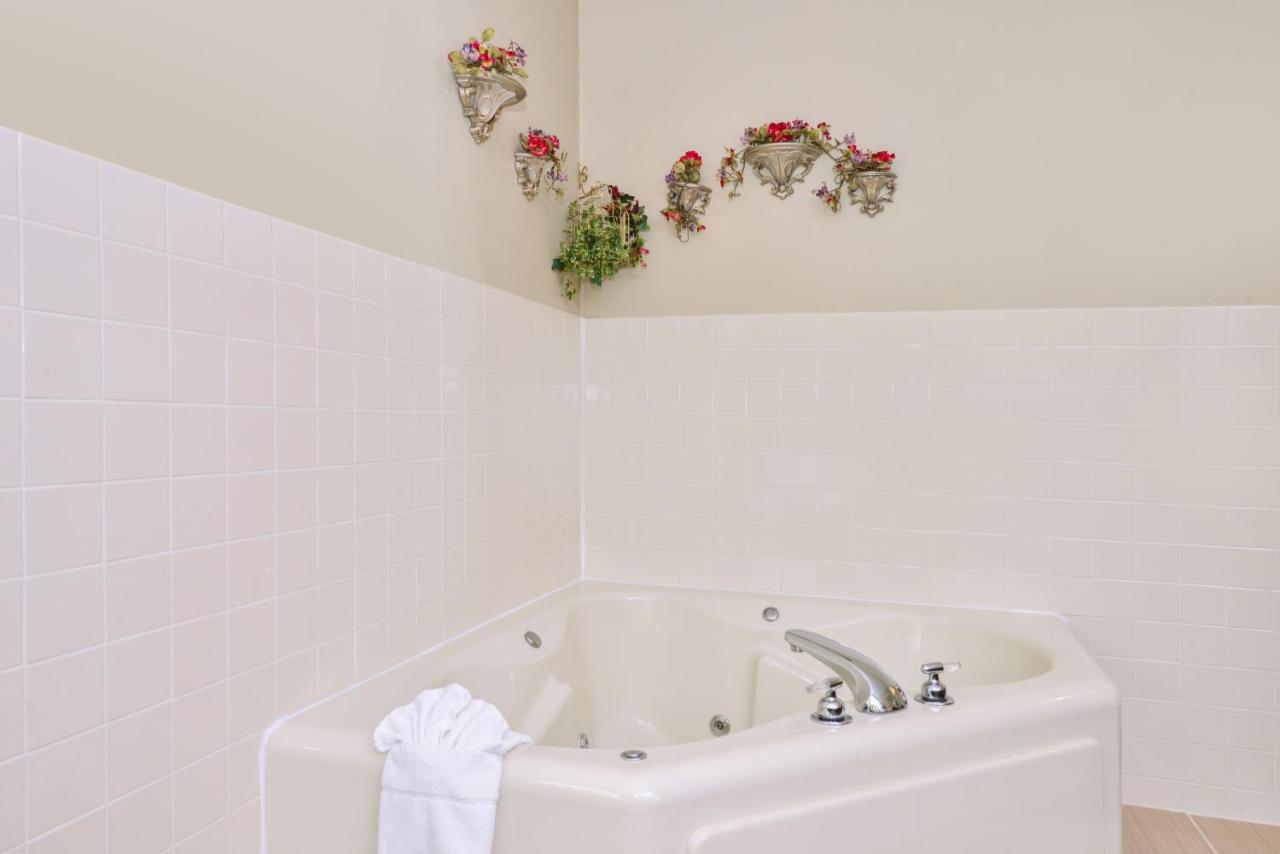 Regency Inn Geneseo IL — photo 8