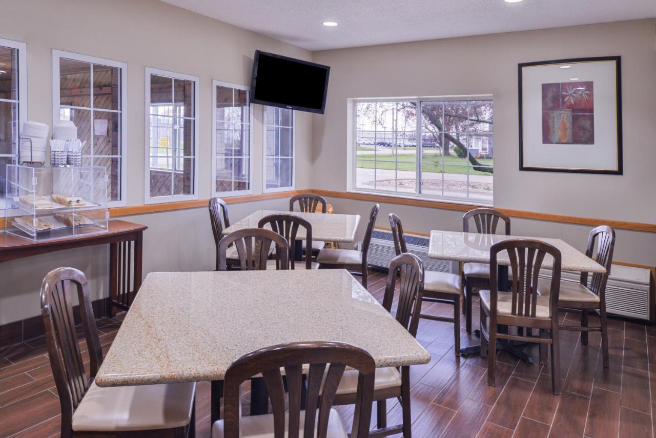 Regency Inn Geneseo IL — photo 17