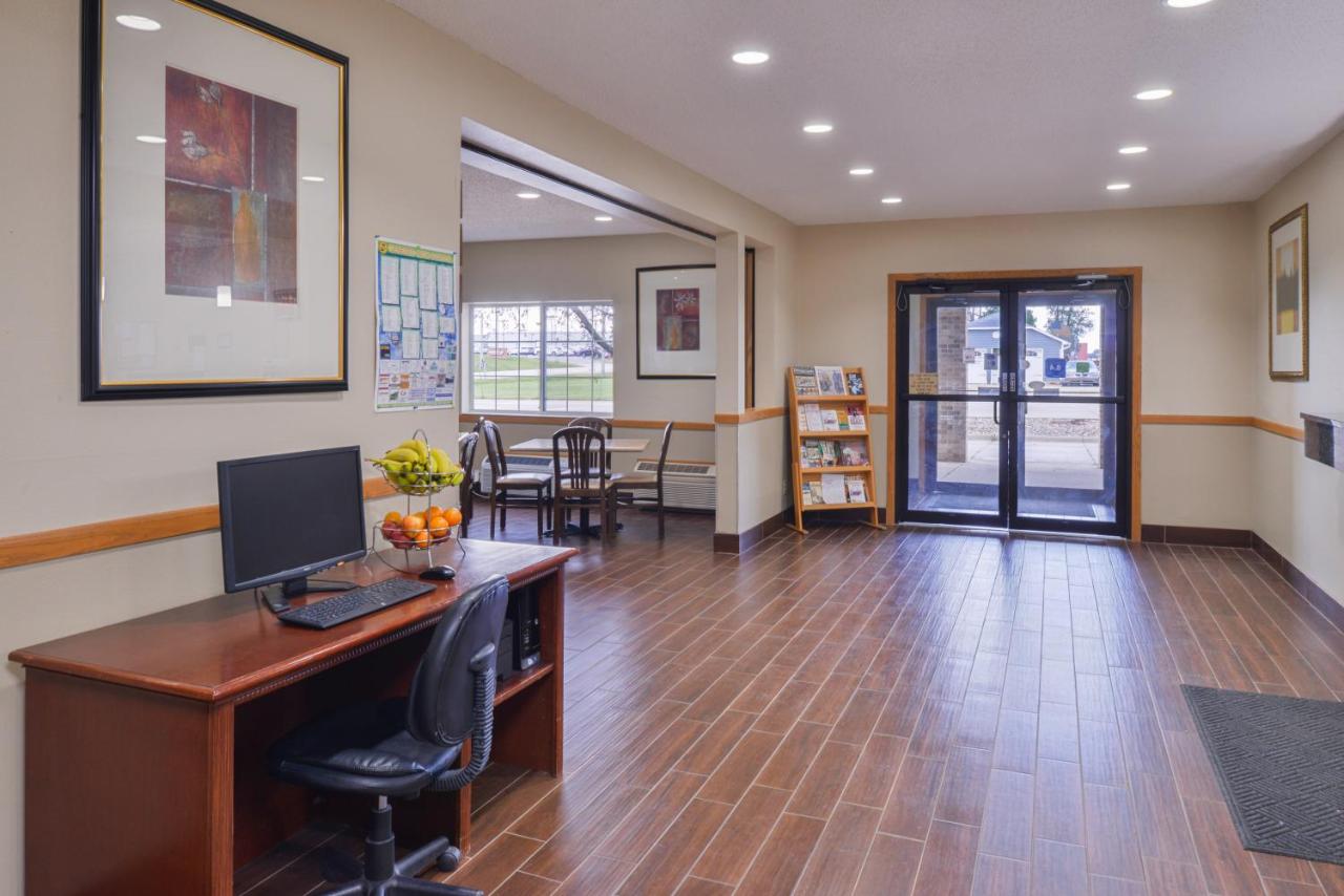 Regency Inn Geneseo IL — photo 18