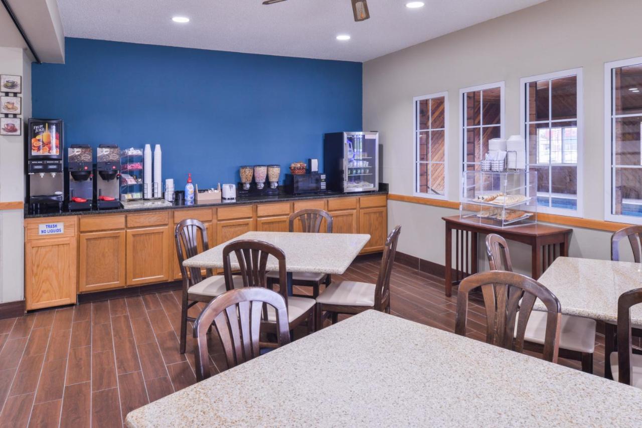 Regency Inn Geneseo IL — photo 4