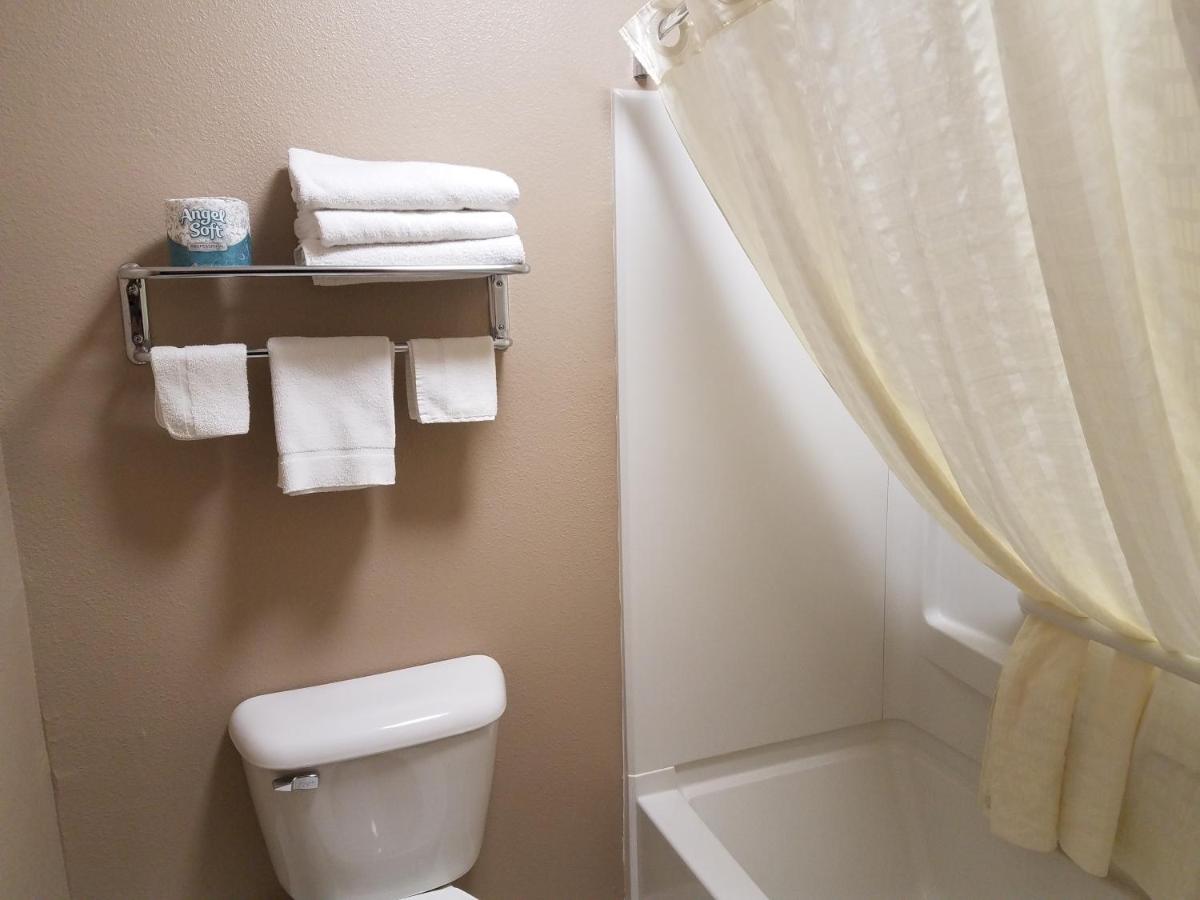 Americas Best Value Inn and Suites Bismarck — photo 10