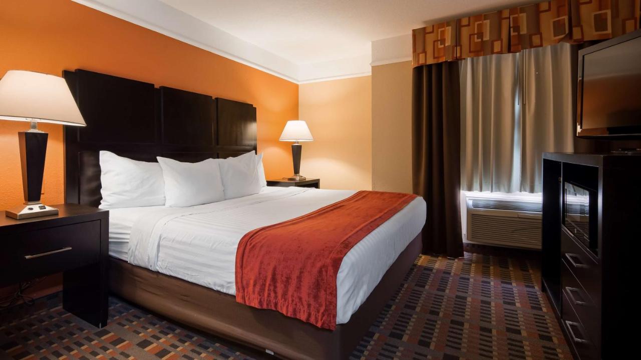 Belmont Bayou Inn & Suites — photo 18