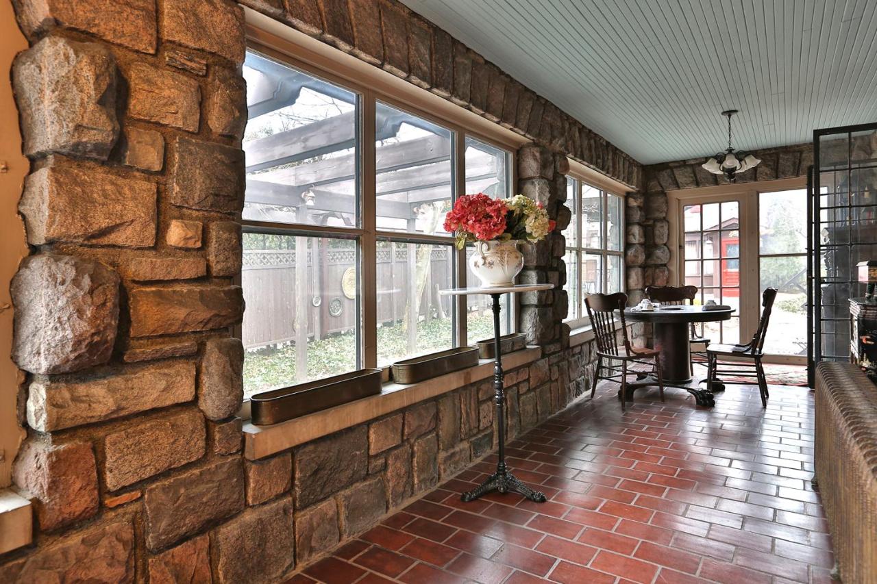 Stone Chalet Bed & Breakfast Inn — photo 9