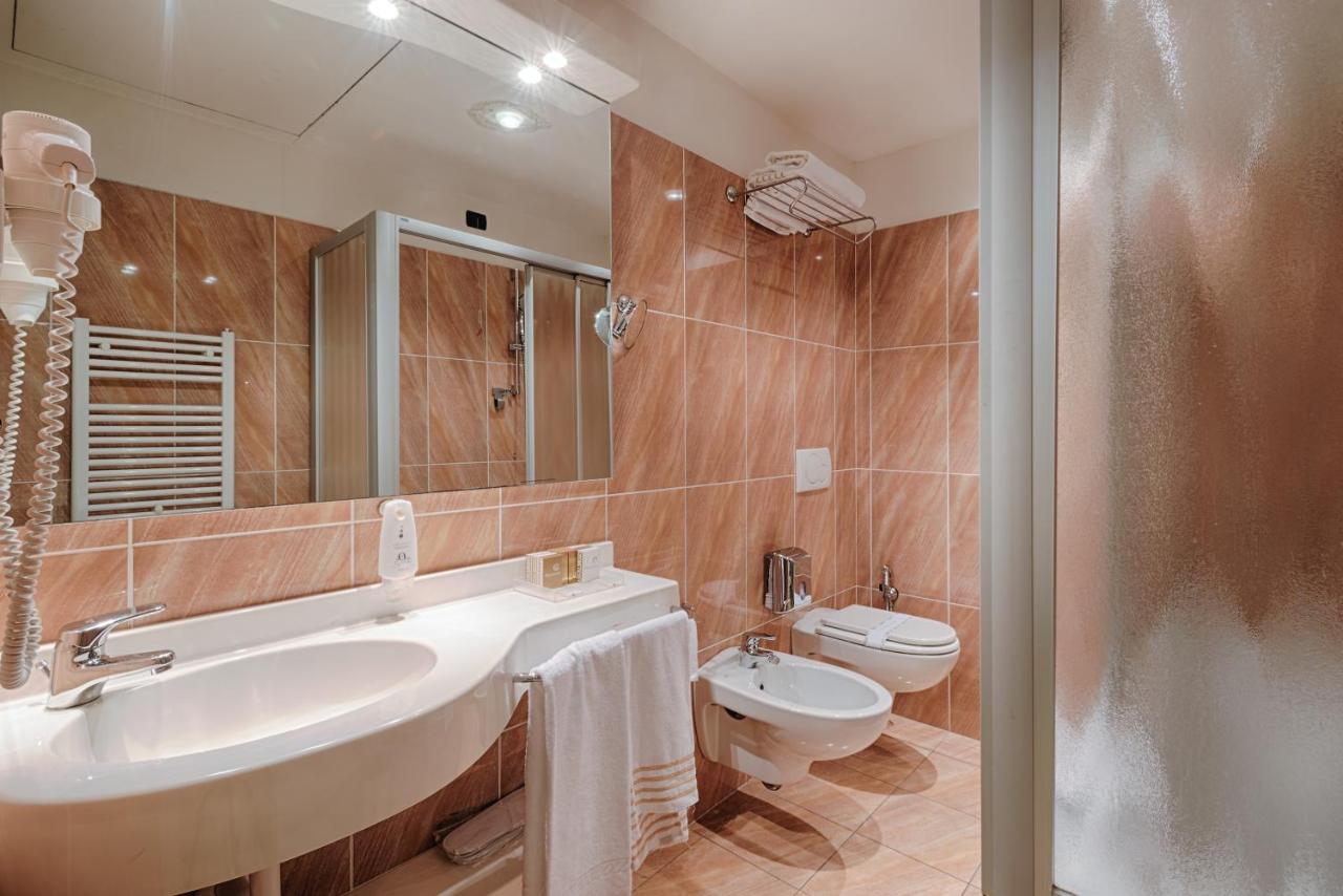 Continental Urban Art Hotel photo