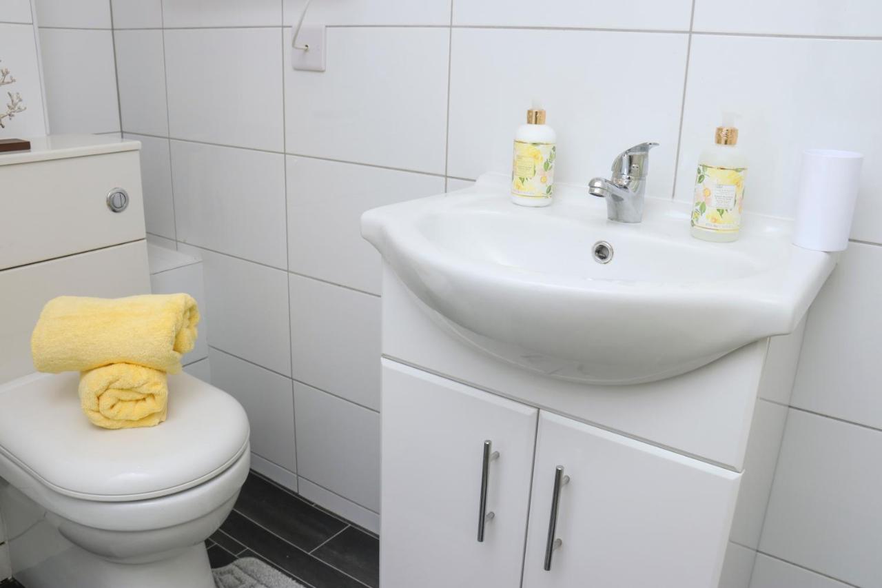 Aisiki Living at Upton Rd, Multiple 1, 2, or 3 Bedroom Apartments, King or Twin beds with FREE WIFI and FREE PARKING photo
