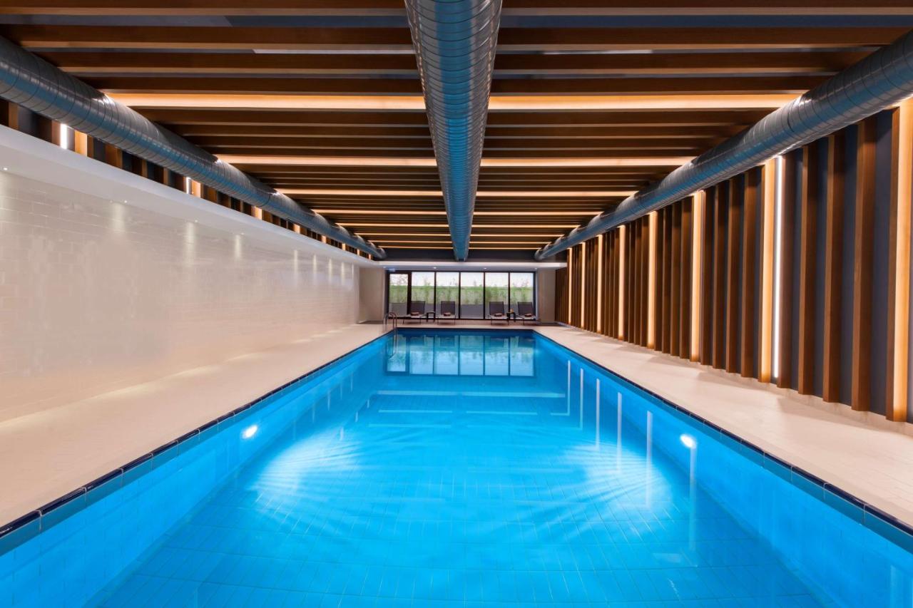 Heated swimming pool: Hyatt House Gebze