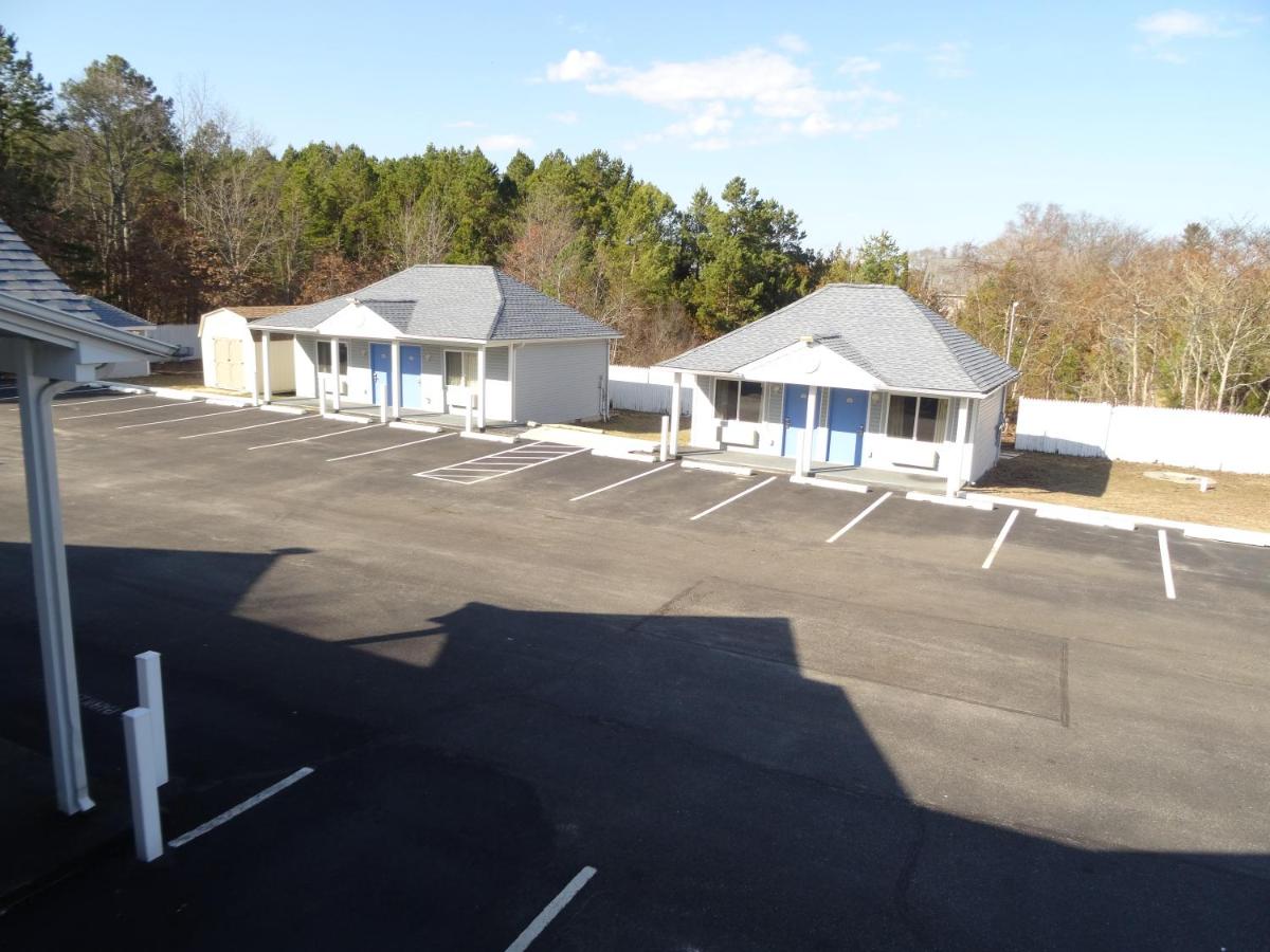 Village inn & suites — photo 24