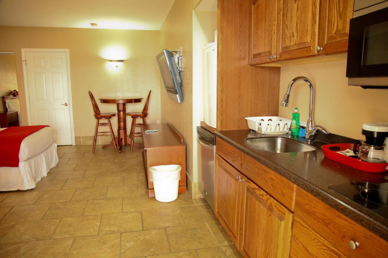 Lake Grassy Inn & Suites — photo 16