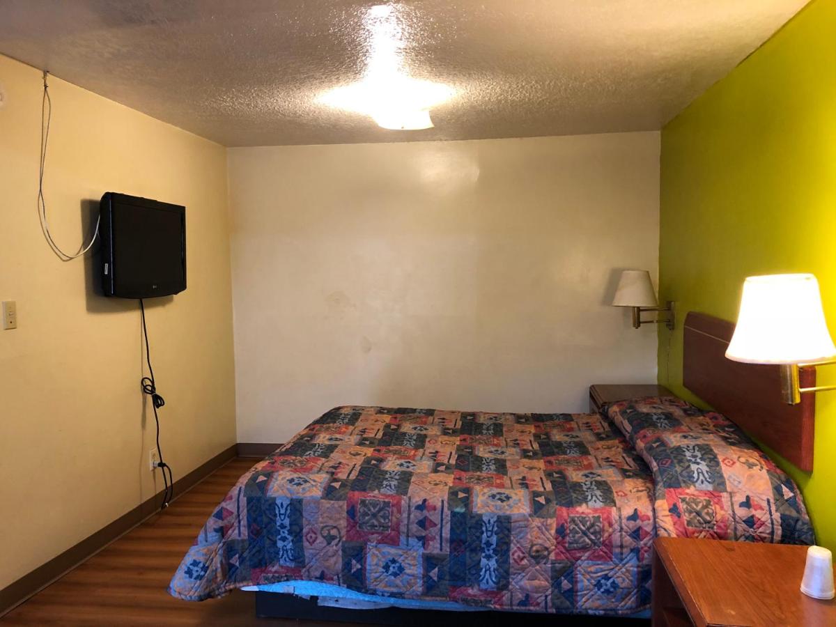 Budget Motel — photo 10