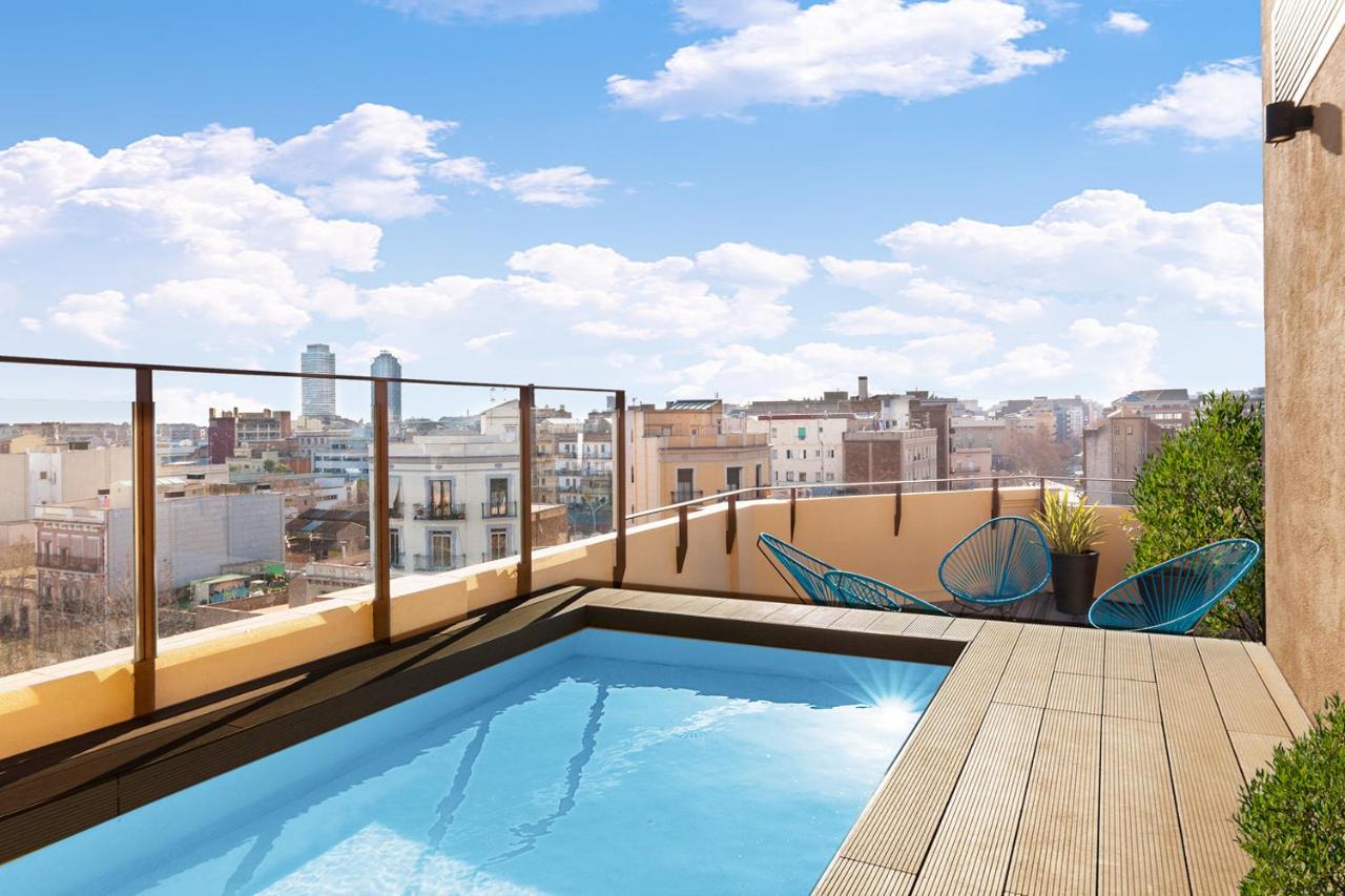 Rooftop swimming pool: Aspasios Poble Nou Apartments