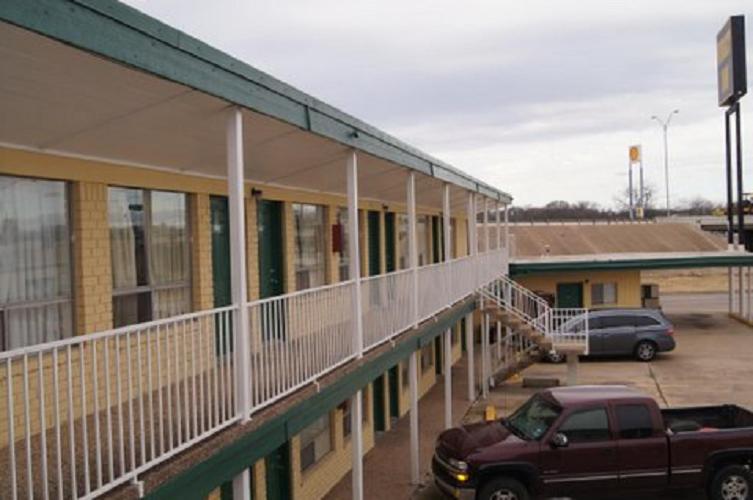 Budget Inn — photo 5