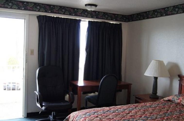 Budget Inn — photo 10