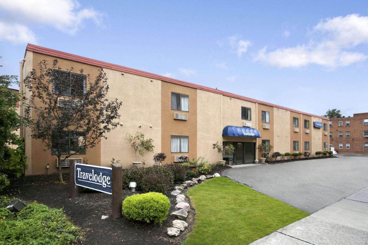 Image: Travelodge by Wyndham Cleveland Lakewood