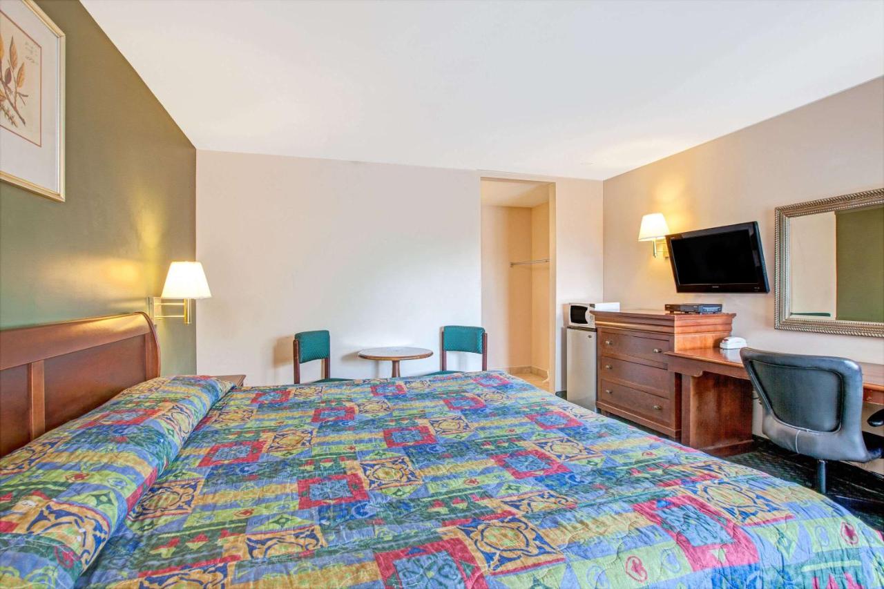 Stagecoach Motel — photo 14