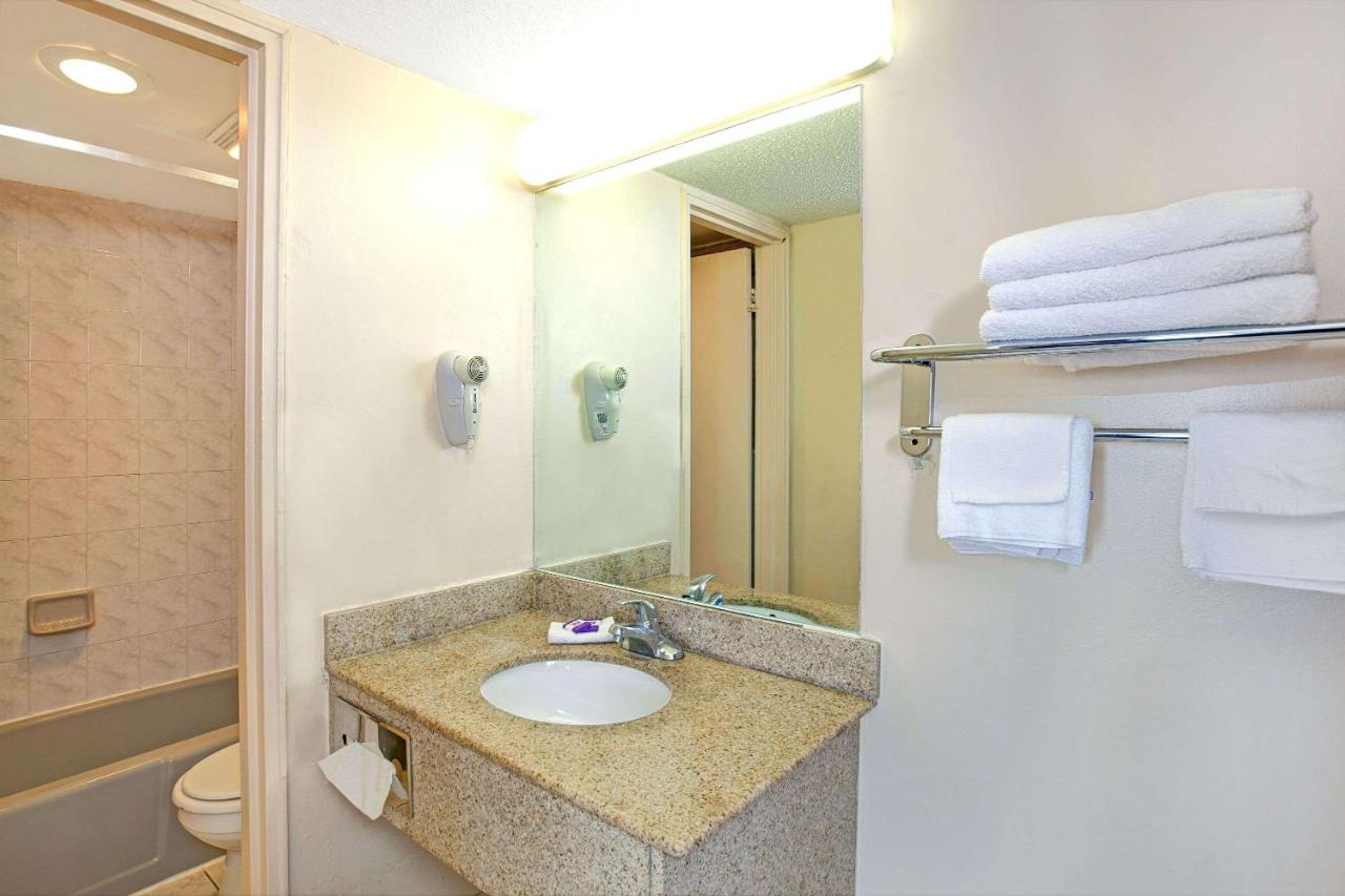 Knights Inn South Hackensasck - 3