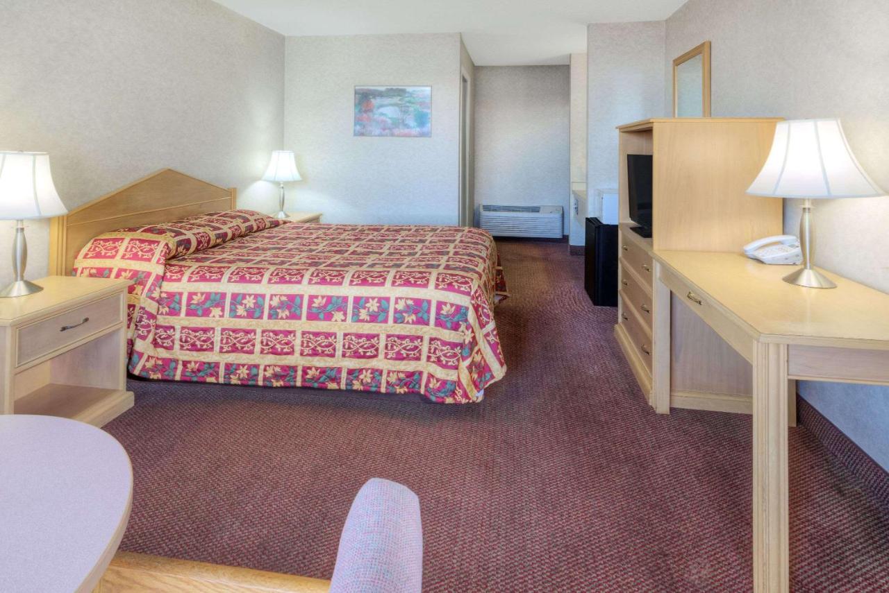 NIGHTSTAR INN — photo 17