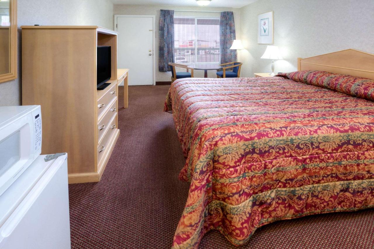 NIGHTSTAR INN — photo 15