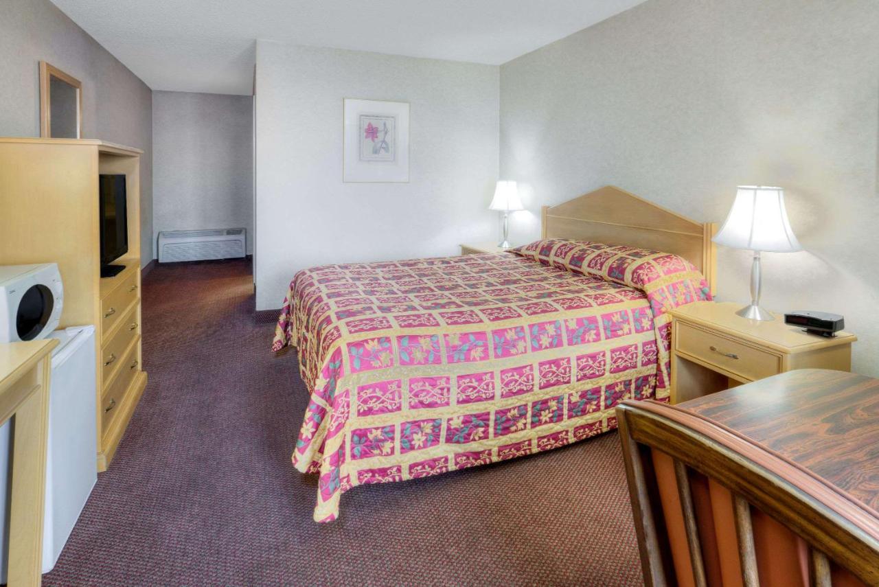 NIGHTSTAR INN — photo 14