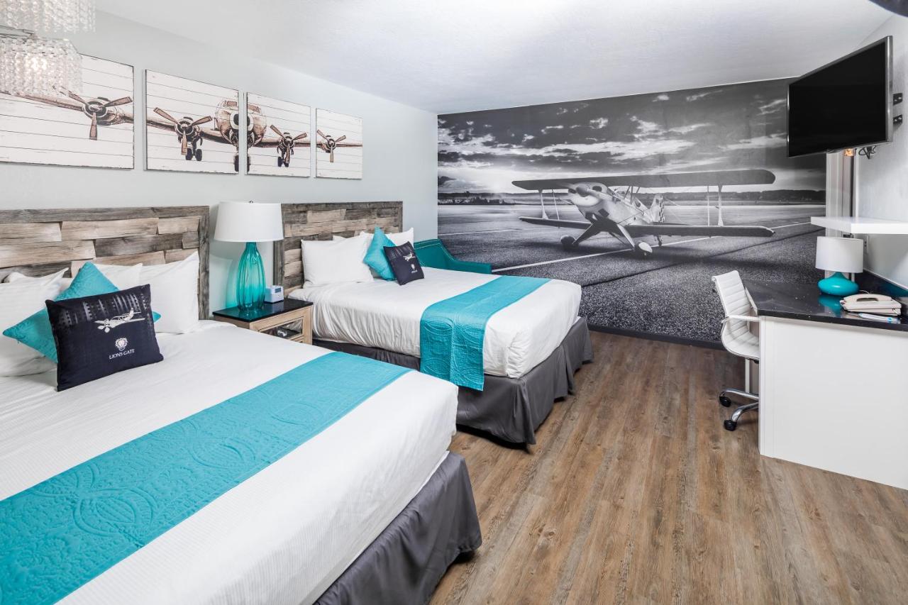 Lions Gate Hotel — photo 12
