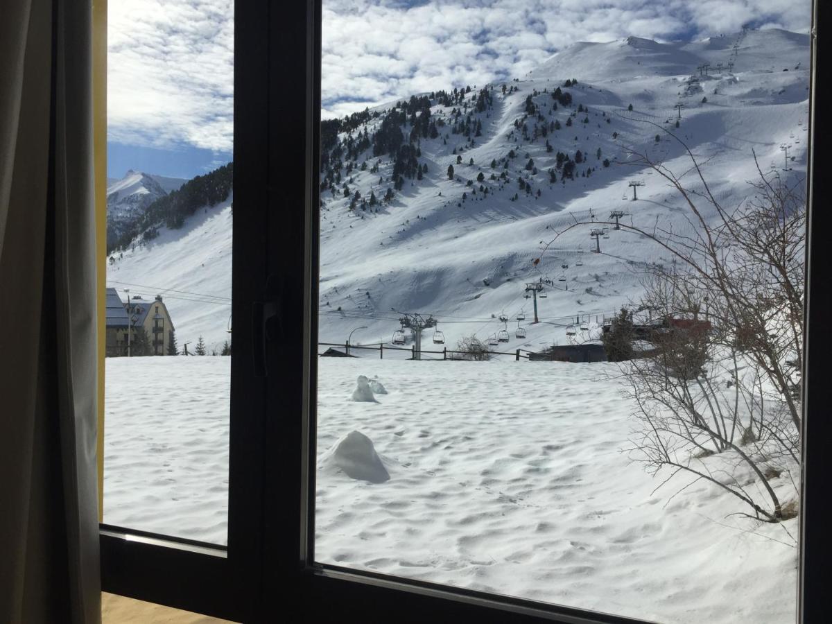 Apartamentos Pirineos Candanchu, Candanchú, Spain - Booking.com