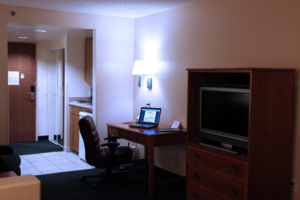 Gateway Studio Suites — photo 16