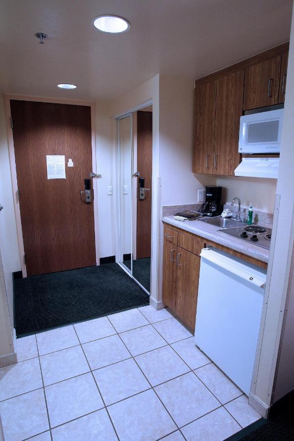 Gateway Studio Suites — photo 17