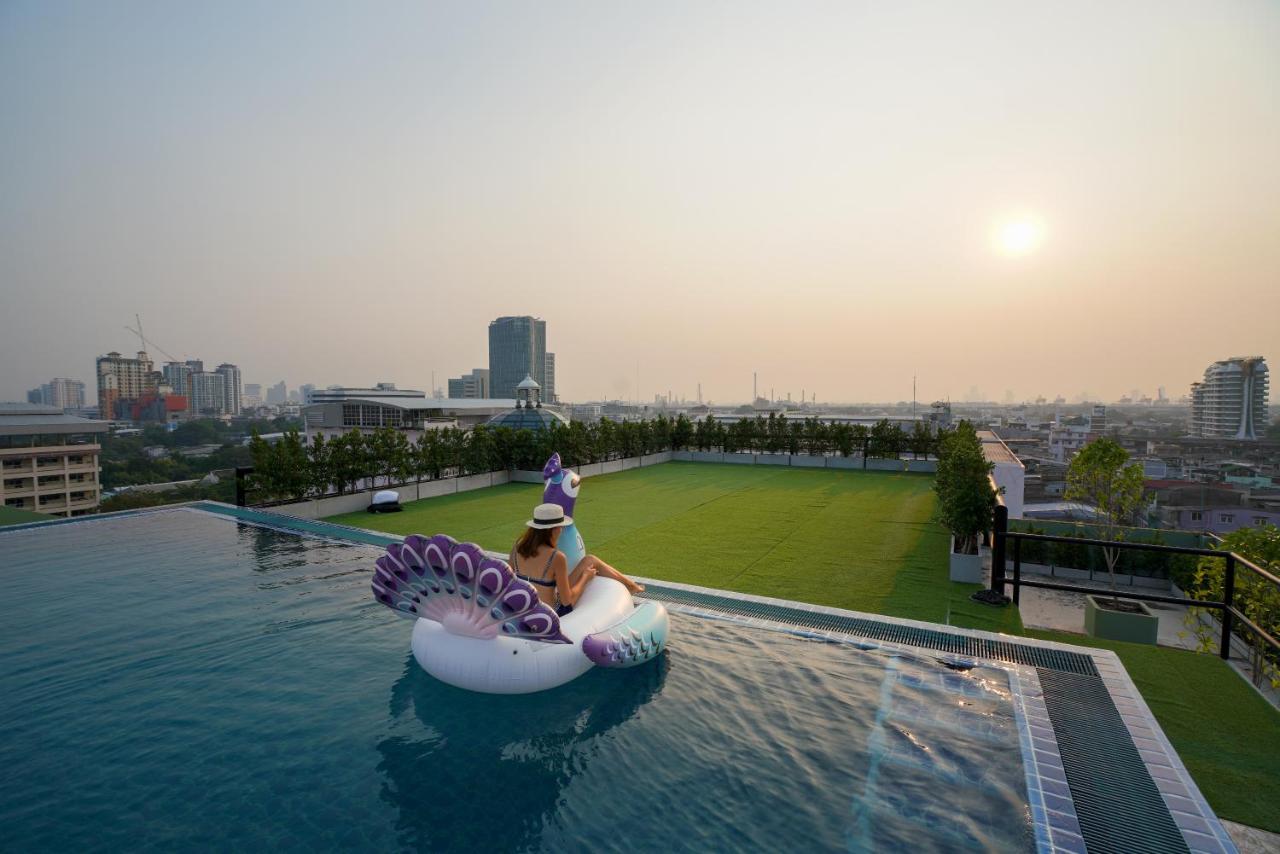 Rooftop swimming pool: Romance Hotel Sukhumvit 97