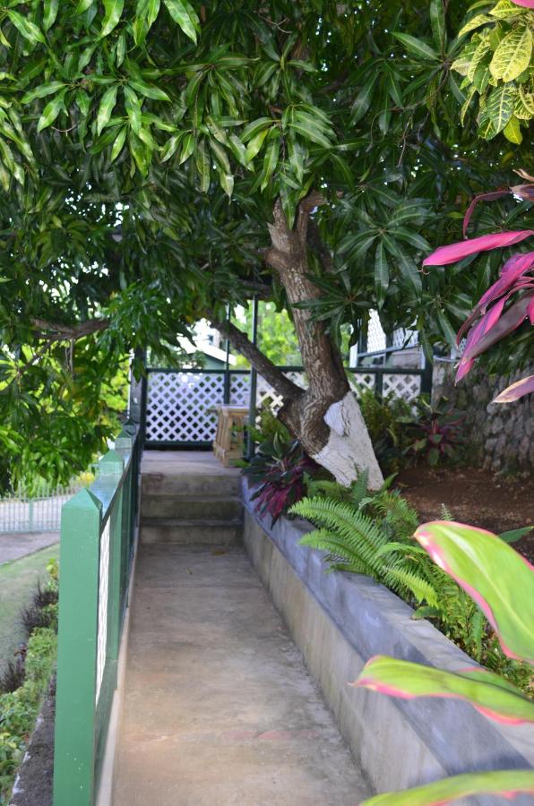 Pink Rock Inn Bed and Breakfast - 2